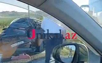 Minik avtomobili “BakuBus”a çırpıldı -VİDEO
